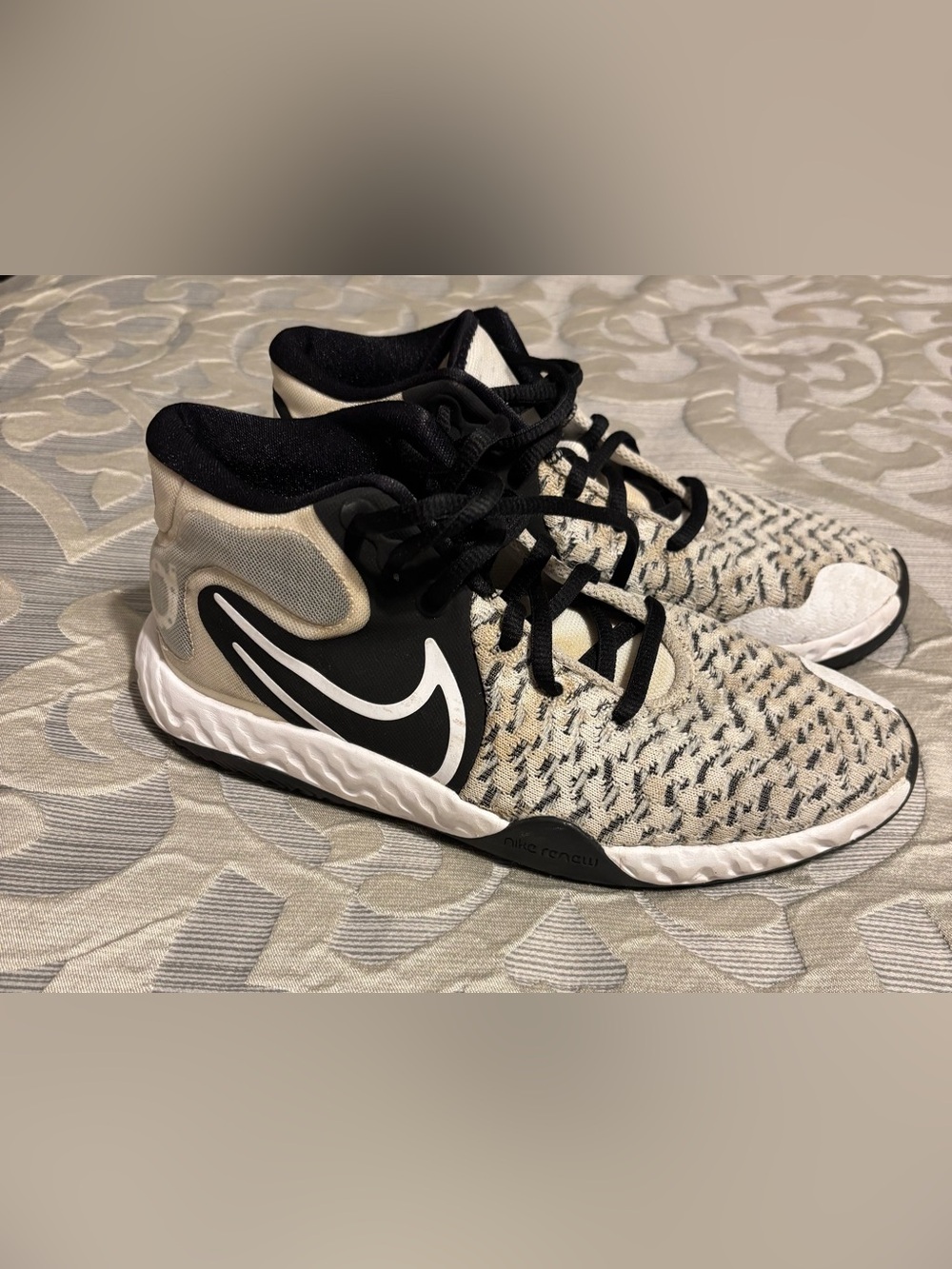 Nike basketball shoes - size 5Y